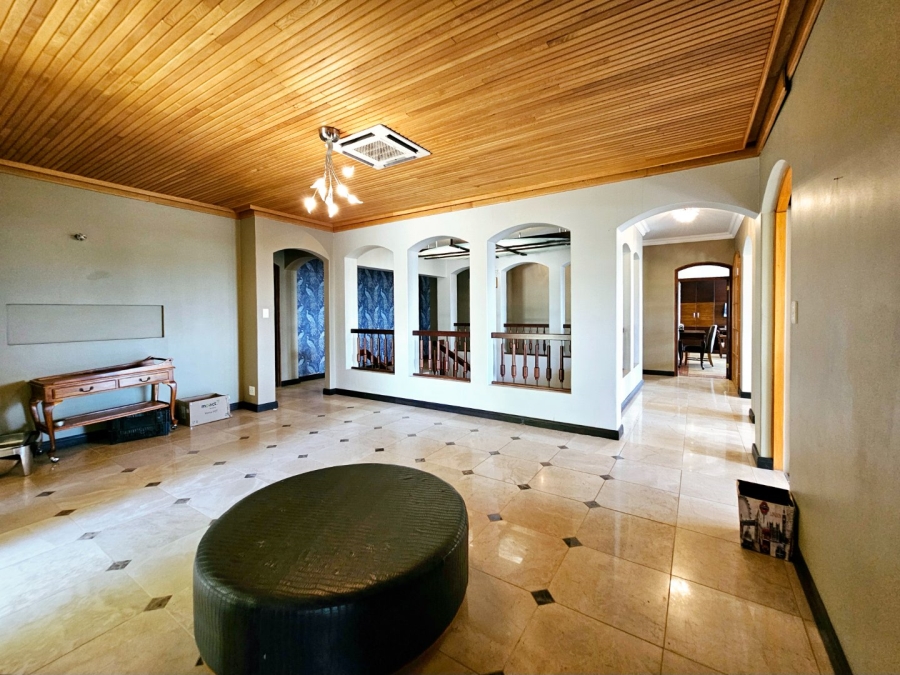 8 Bedroom Property for Sale in Waverley Free State